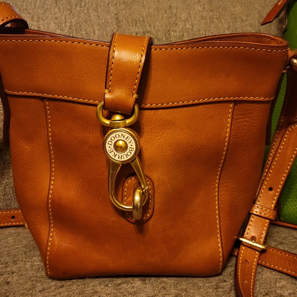 Dooney and bourke feedbag